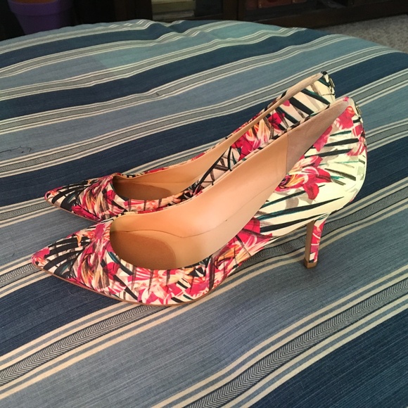 Ivanka Trump heels - Picture 2 of 4